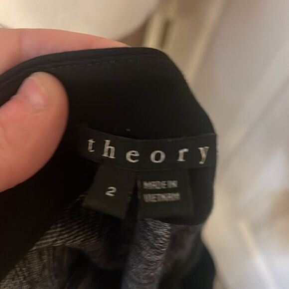 Theory Skirt size 2. NWOT - Picture 5 of 5